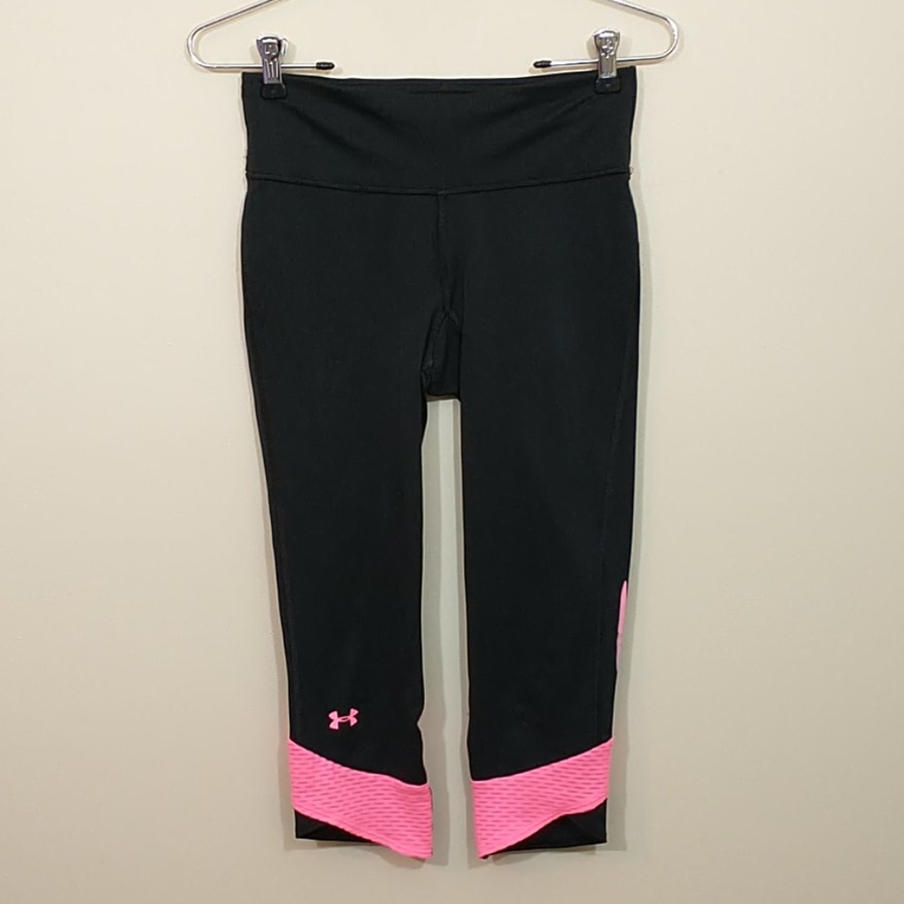 Under Armour black and pink capri